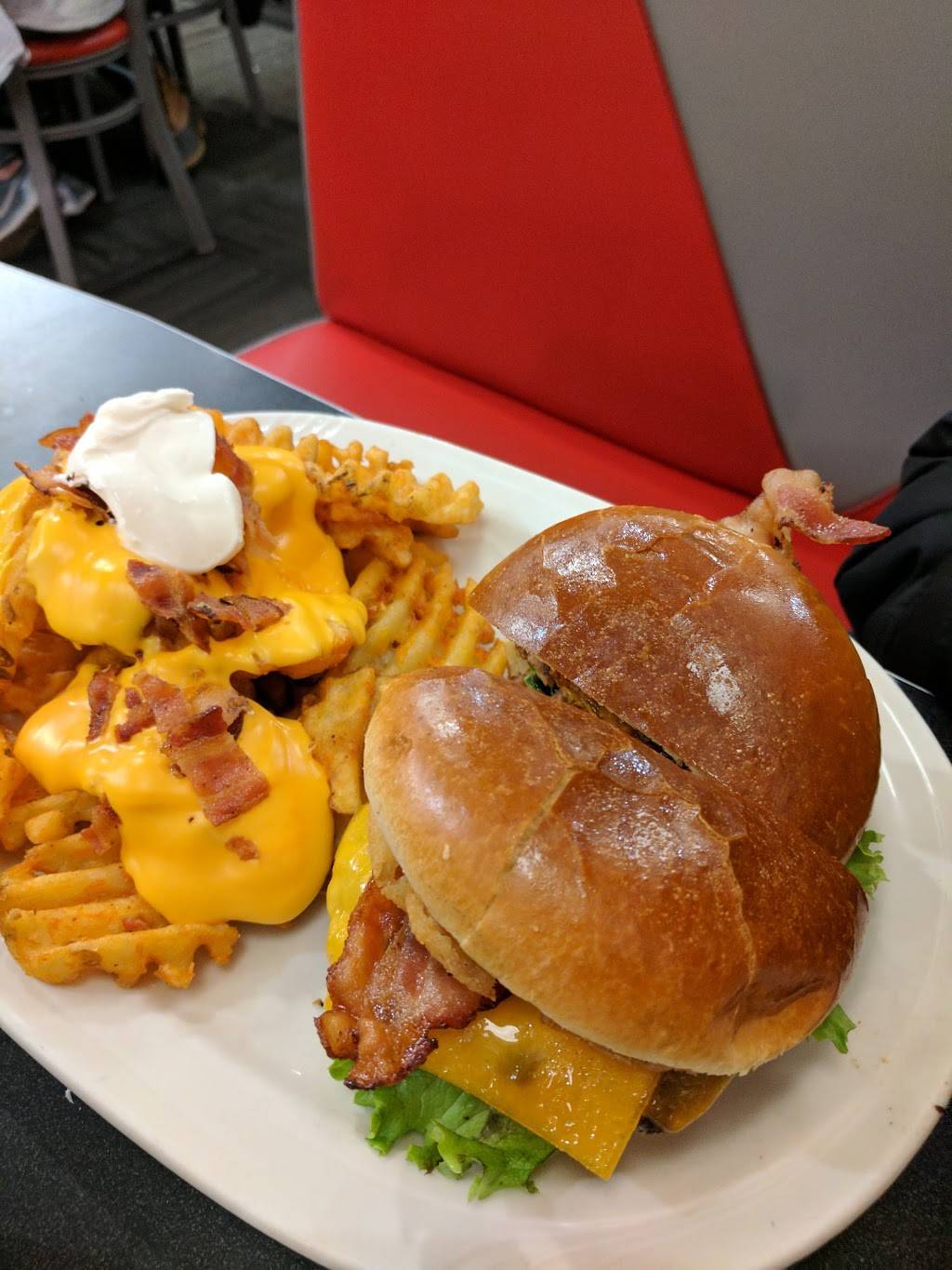 Friendlys | restaurant | 529 Memorial Dr, Chicopee, MA 01020, USA | 4135924221 OR +1 413-592-4221