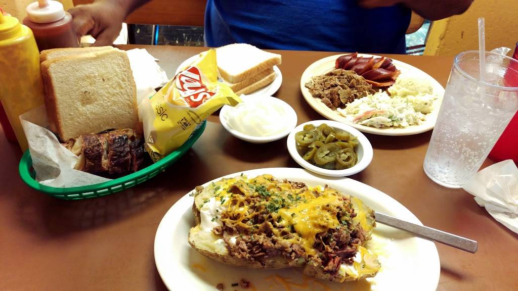 John & Cook`s Real Pit BBQ | restaurant | 1310 SW 21st St, Lawton, OK 73505, USA | 5802480036 OR +1 580-248-0036
