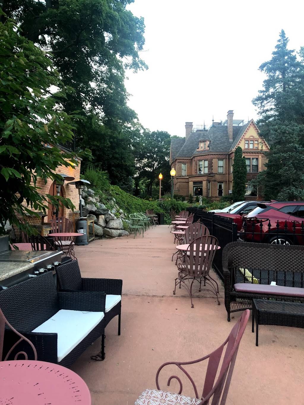 H Prime Chop House Seaffood and Steakhouse | restaurant | 101 Monroe St, Kalamazoo, MI 49006, USA | 2693441827 OR +1 269-344-1827