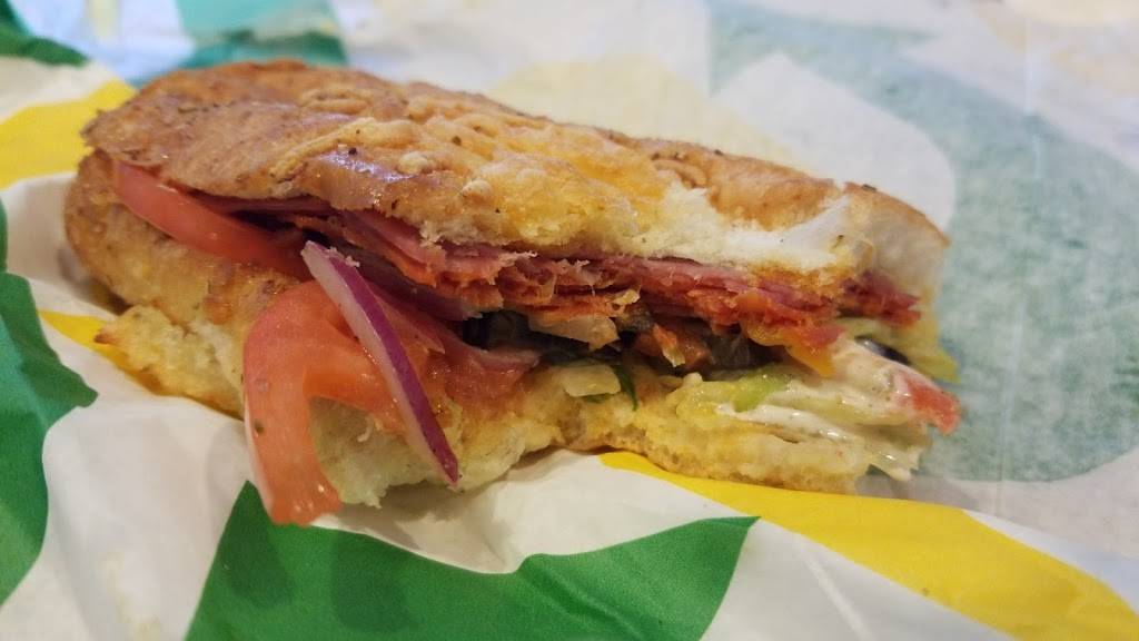 Subway | meal takeaway | 6715 NE 63rd St Suite B108, Vancouver, WA 98661, USA | 3606944851 OR +1 360-694-4851