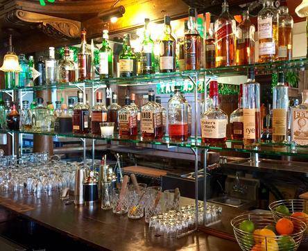 Dickens Street Public House at Four Farthings | night club | 2060 N Cleveland Ave, Chicago, IL 60614, USA | 7736616129 OR +1 773-661-6129