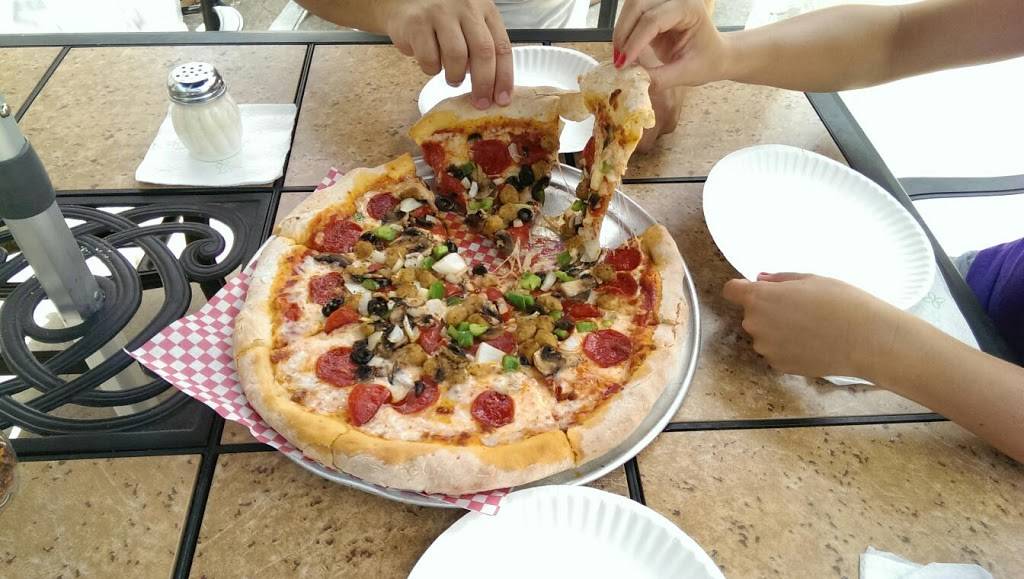 Dis Homemade Pizza | meal delivery | 211 W Lincoln St, New Braunfels, TX 78130, USA | 8306080999 OR +1 830-608-0999