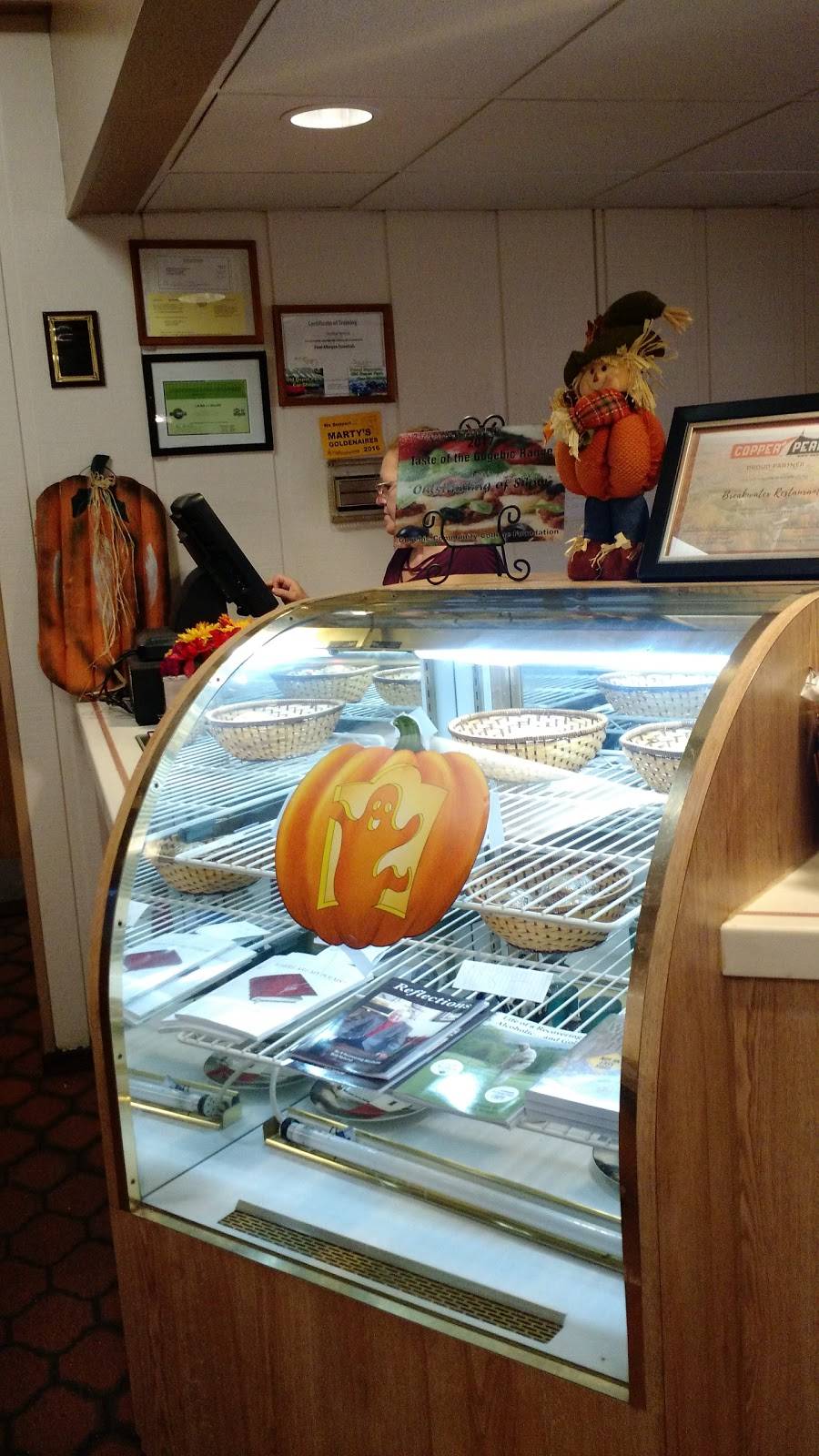 Breakwater Restaurant | restaurant | 1111 E Cloverland Dr, Ironwood, MI 49938, USA | 9069328400 OR +1 906-932-8400