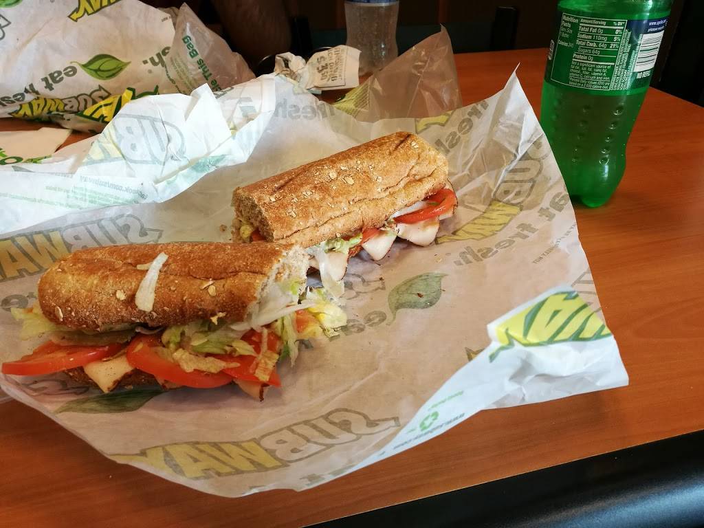 Subway Restaurants | restaurant | 1551 Ocean Ave #145, Santa Monica, CA 90401, USA | 3103939339 OR +1 310-393-9339
