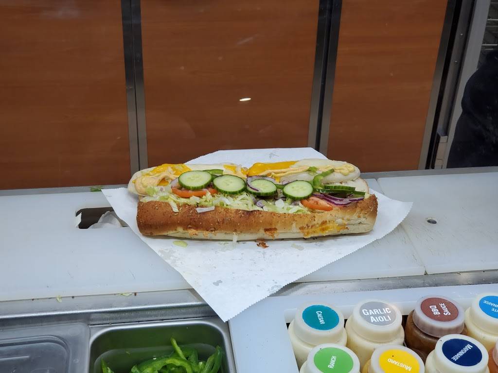 Subway | meal takeaway | 875-877 York Mills Rd Unit 4, North York, ON M3B 1Y4, Canada | 4164430248 OR +1 416-443-0248