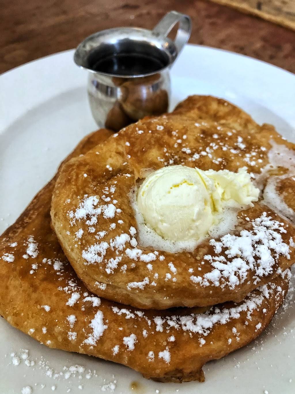 Lizs Cafe Anybodys Bar | restaurant | 31 Bradford St, Provincetown, MA 02657, USA | 5084139131 OR +1 508-413-9131