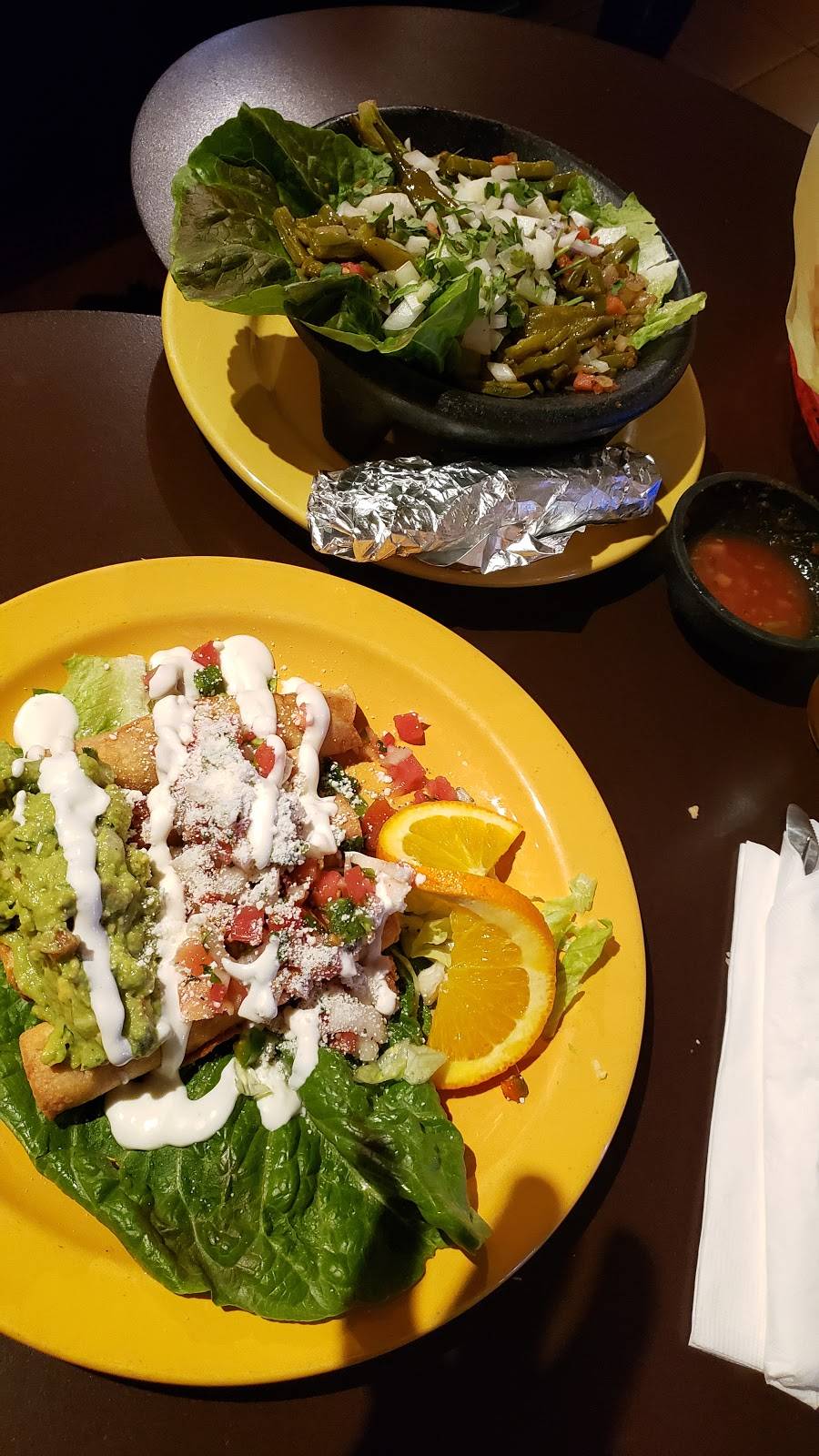 Fiesta Martin Mexican Grill | restaurant | 1330 N La Brea Ave, Inglewood, CA 90302, USA | 3106721330 OR +1 310-672-1330