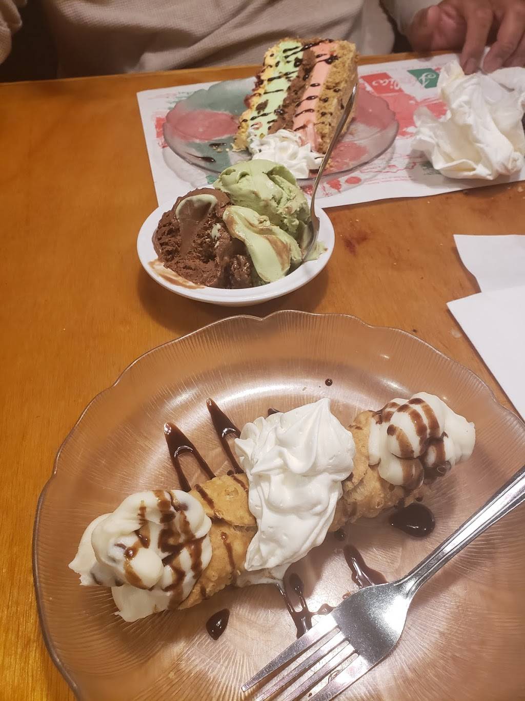 Di Napolis Fire House | restaurant | 17856 CA-18, Apple Valley, CA 92307, USA | 7602425802 OR +1 760-242-5802