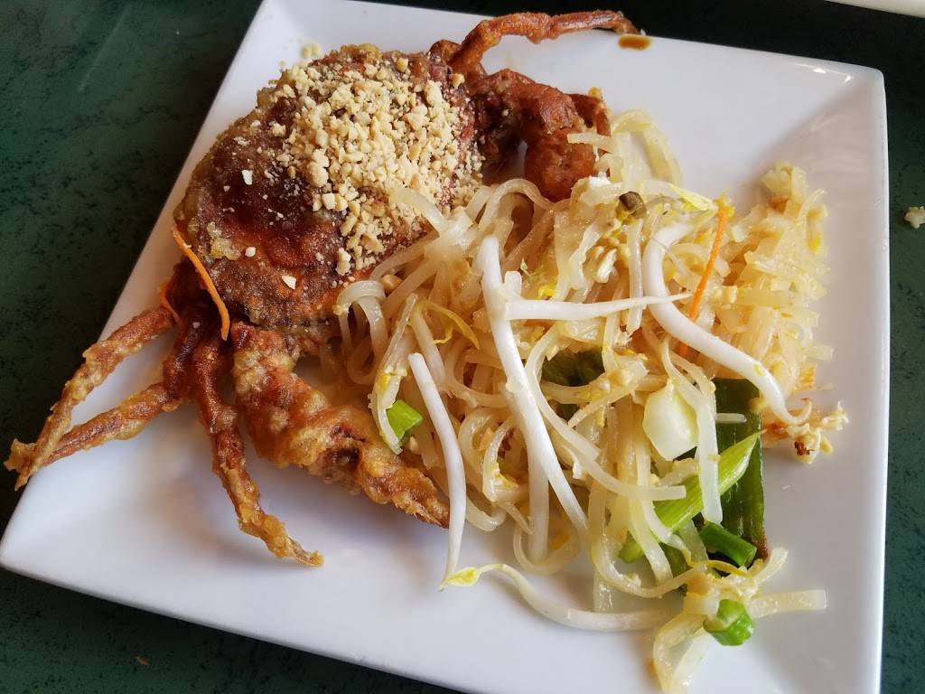 Moms | Siam Restaurant | restaurant | 2811 W Cary St, Richmond, VA 23221, USA | 8043597606 OR +1 804-359-7606