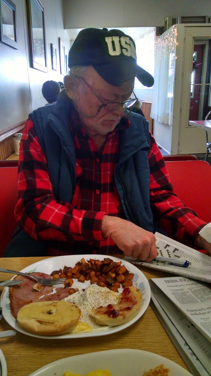 Mammas Place Family Diner | restaurant | 139 Grand Ave, Mars, PA 16046, USA | 7246259544 OR +1 724-625-9544