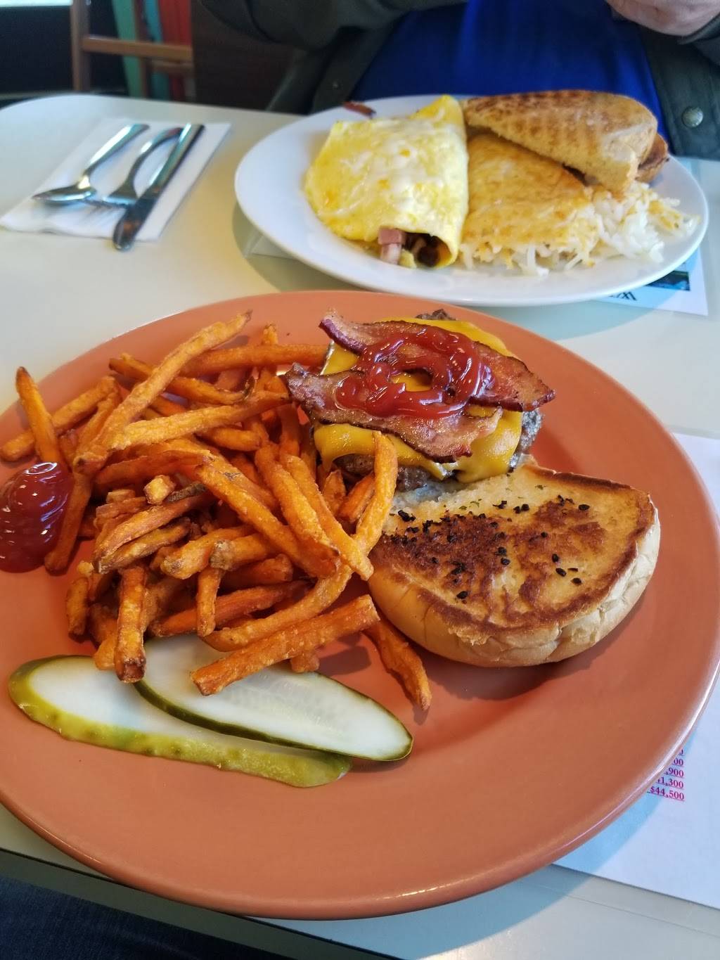 The Pal Cafe | restaurant | 229 Division St, Park Falls, WI 54552, USA | 7157622529 OR +1 715-762-2529