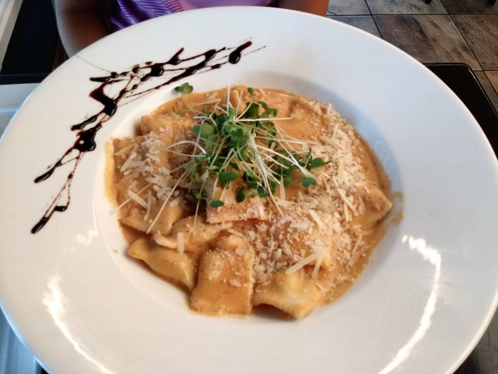 Resto Bistro Rumeur | restaurant | 585 Boulevard de la Gappe, Gatineau, QC J8T 8N7, Canada | 8192430001 OR +1 819-243-0001