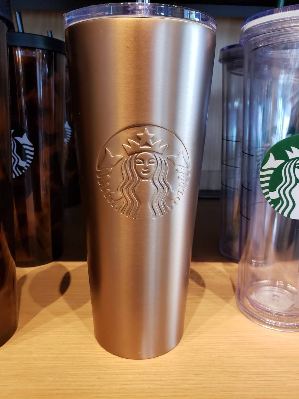 Starbucks | cafe | 3232 Middle Rd, Bettendorf, IA 52722, USA | 5633402452 OR +1 563-340-2452