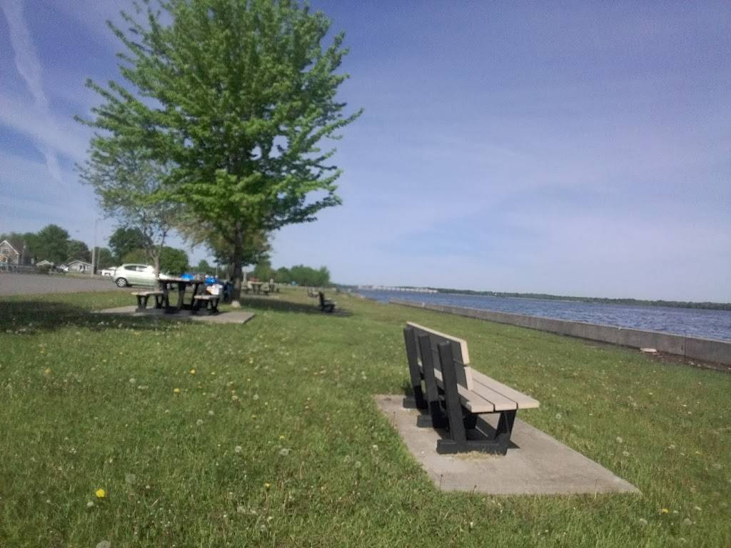 Resto-Bar Marina Melocheville | restaurant | 4 Rue Bourcier, Beauharnois, QC J6N 0J8, Canada | 4502259016 OR +1 450-225-9016