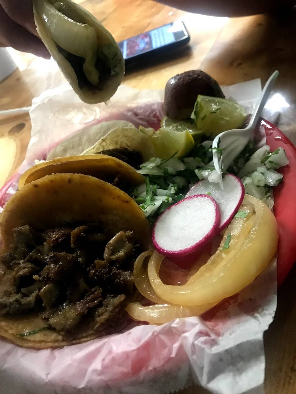 Fitos Tacos De Cabeza | restaurant | 2950 W Davis St, Dallas, TX 75211, USA | 9726856780 OR +1 972-685-6780
