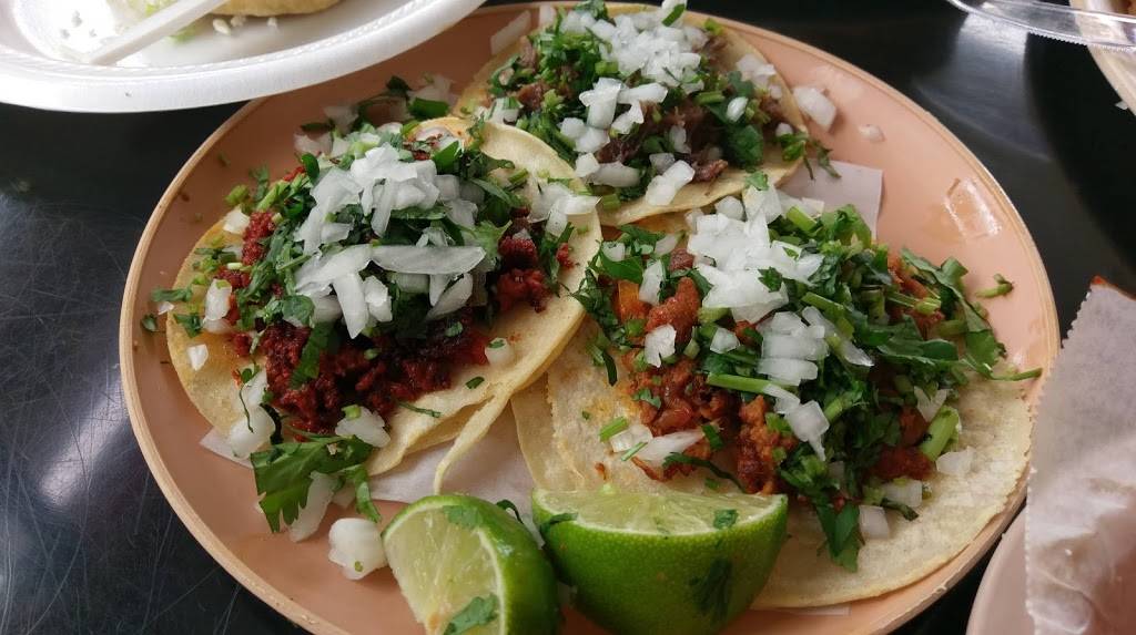 Tacos La Banqueta Puro DF | restaurant | 1021 E Pioneer Pkwy, Arlington, TX 76010, USA | 8174591122 OR +1 817-459-1122