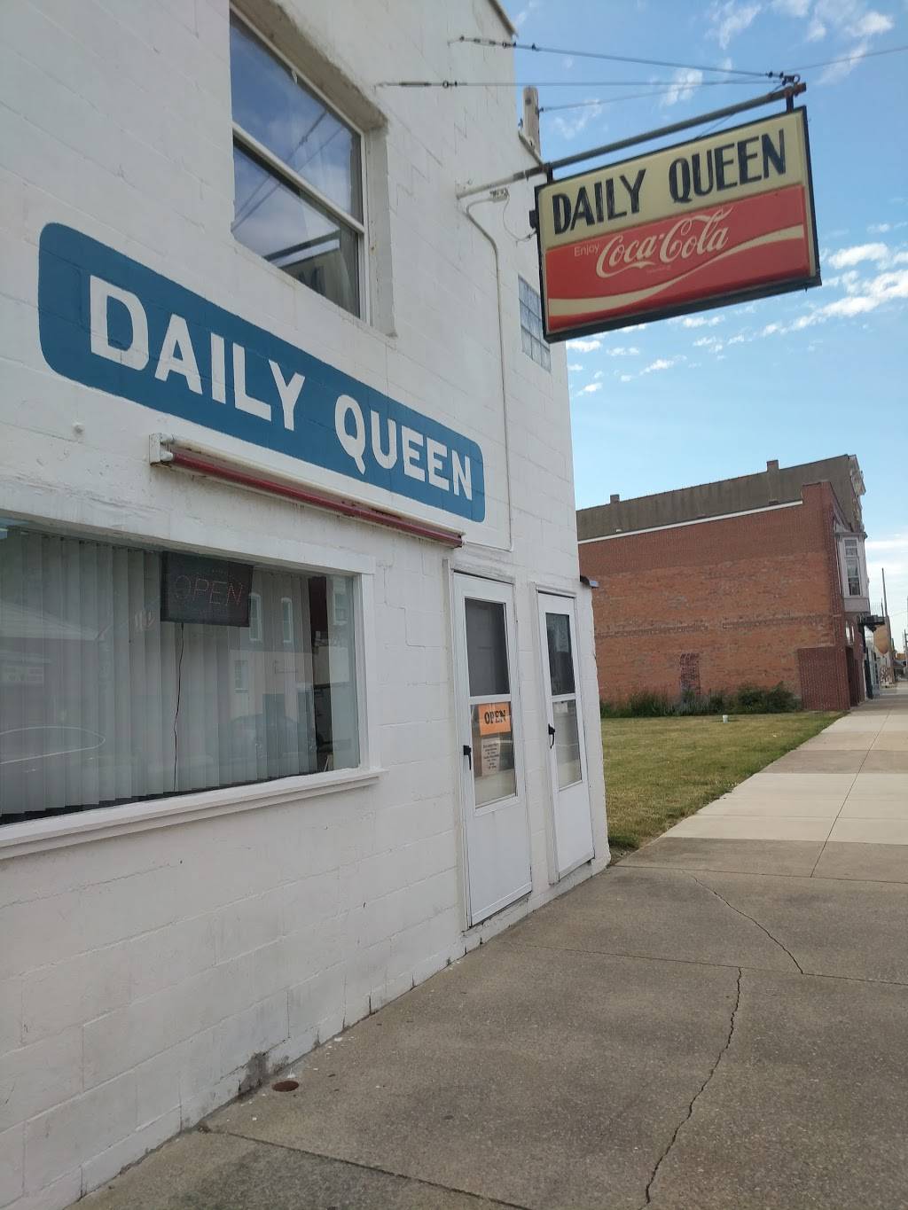Daily Queen | restaurant | 130 S Main St, North Baltimore, OH 45872, USA | 4192572095 OR +1 419-257-2095
