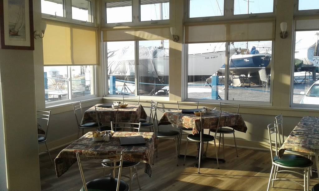 Harbourview Marina Restaurant | restaurant | 5 Bay St W, Brighton, ON K0K 1H0, Canada | 6134751515 OR +1 613-475-1515