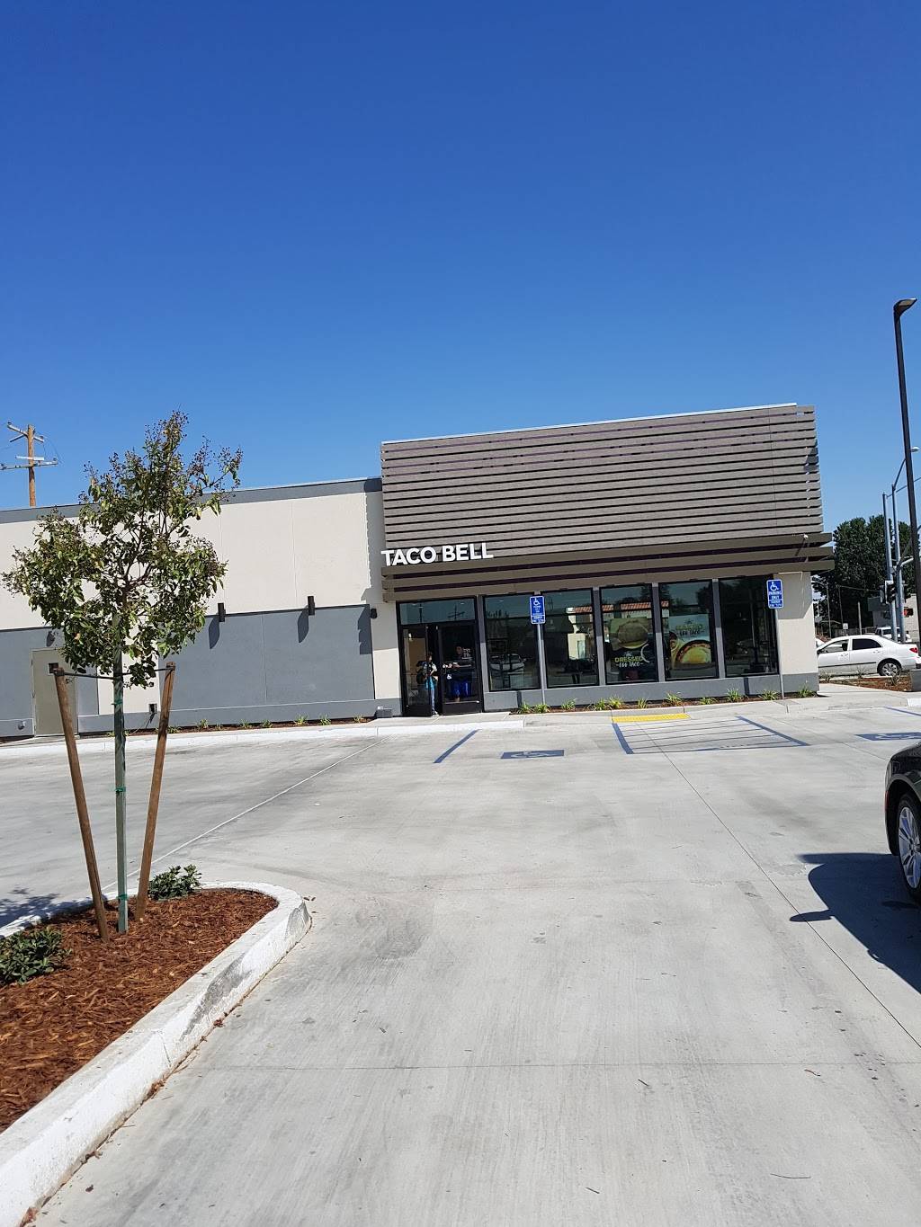 Taco Bell | meal takeaway | 100 W E Lerdo Hwy, Shafter, CA 93263, USA | 6616305641 OR +1 661-630-5641