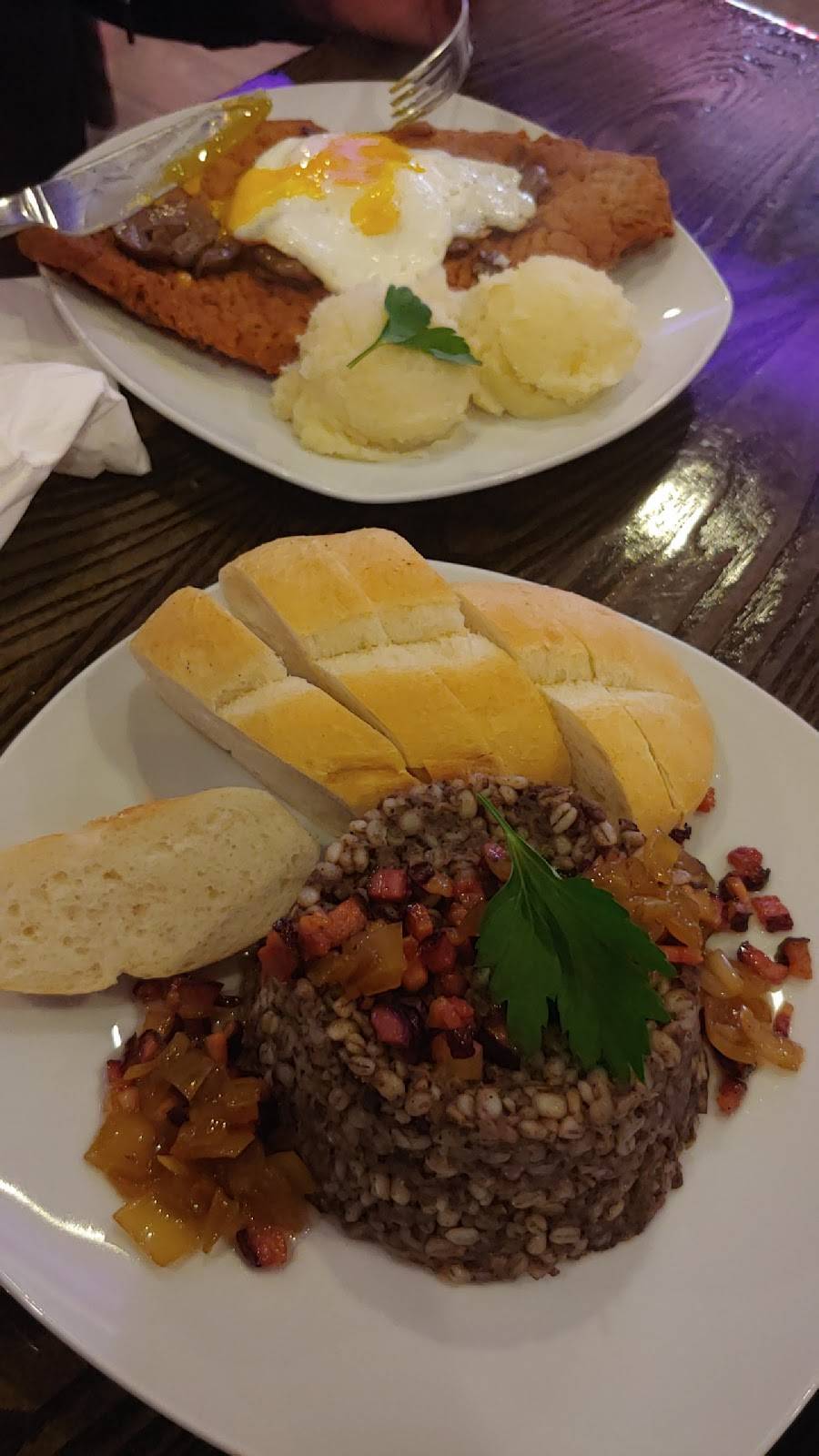 JJ’s Polish Restaurant | restaurant | 2104 Algonquin Rd, Lake in the Hills, IL 60156, USA | 8478544051 OR +1 847-854-4051