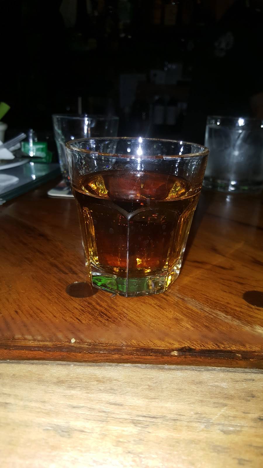 Butch McGuires | restaurant | 20 W Division St, Chicago, IL 60610, USA | 3127874318 OR +1 312-787-4318