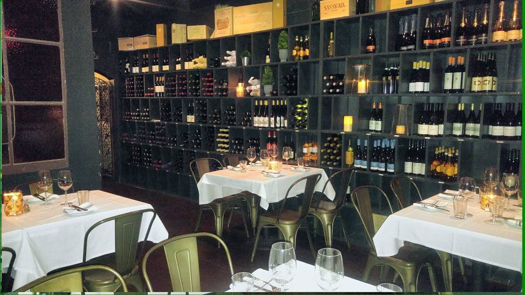 The Bottle Inn Hermosa | restaurant | 26 22nd St, Hermosa Beach, CA 90254, USA | 3103769595 OR +1 310-376-9595