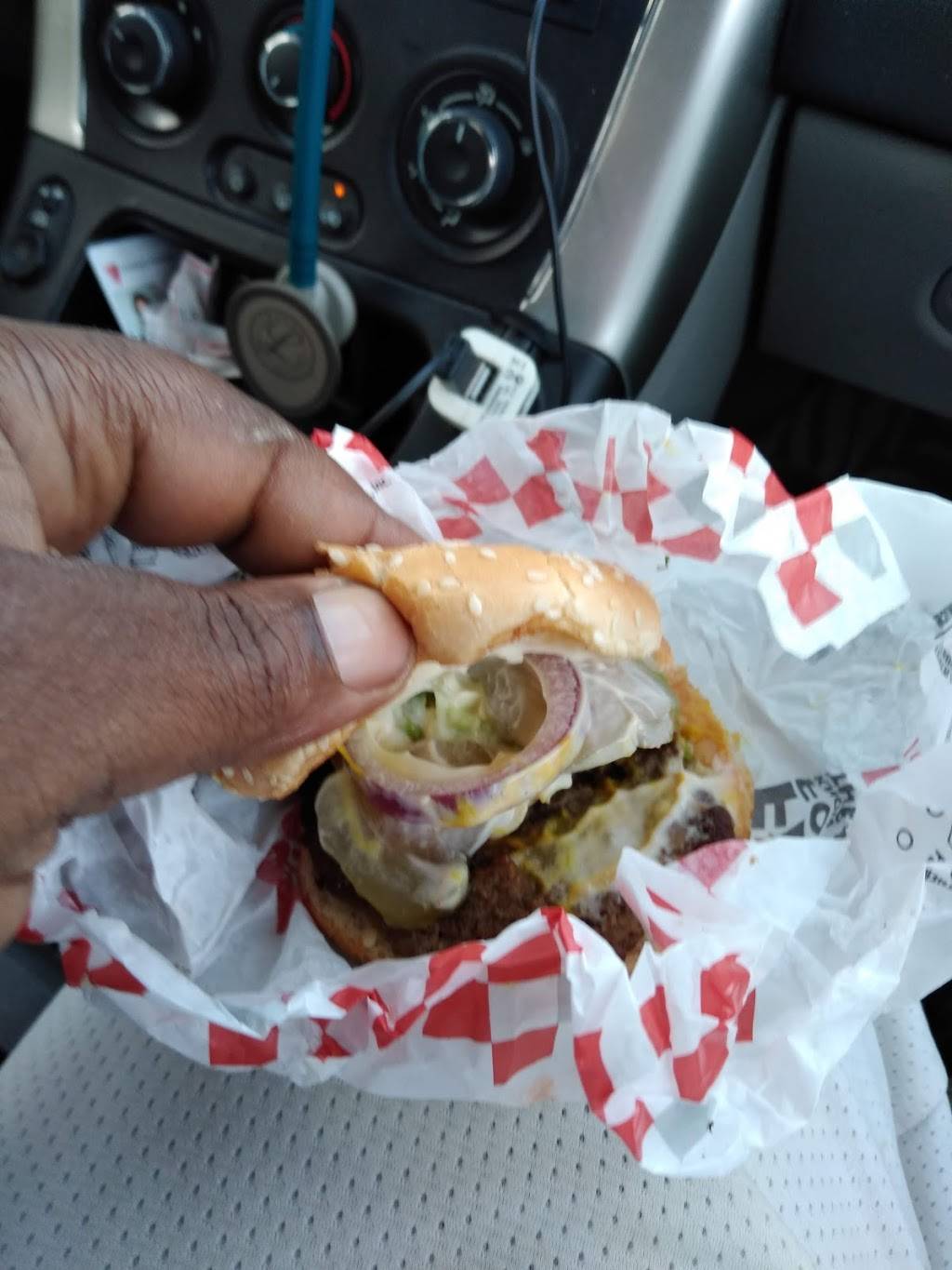 Rallys | restaurant | 609 E. State, Fremont, OH 43420, USA | 4193347901 OR +1 419-334-7901