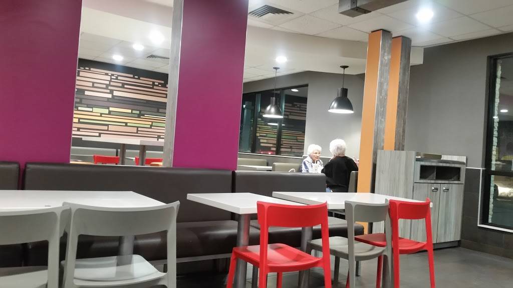 McDonalds | cafe | 1955 Glenoaks Blvd, San Fernando, CA 91340, USA | 8183657422 OR +1 818-365-7422