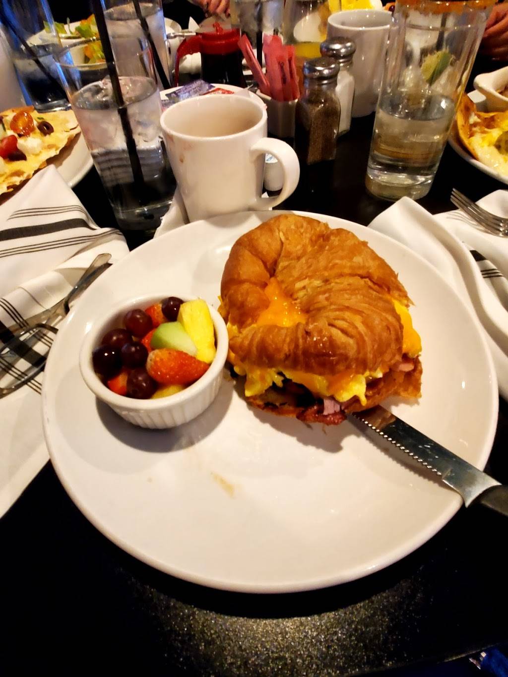 Taxis Grille & Bar | restaurant | 1822 N 120th St, Omaha, NE 68154, USA | 4028981882 OR +1 402-898-1882