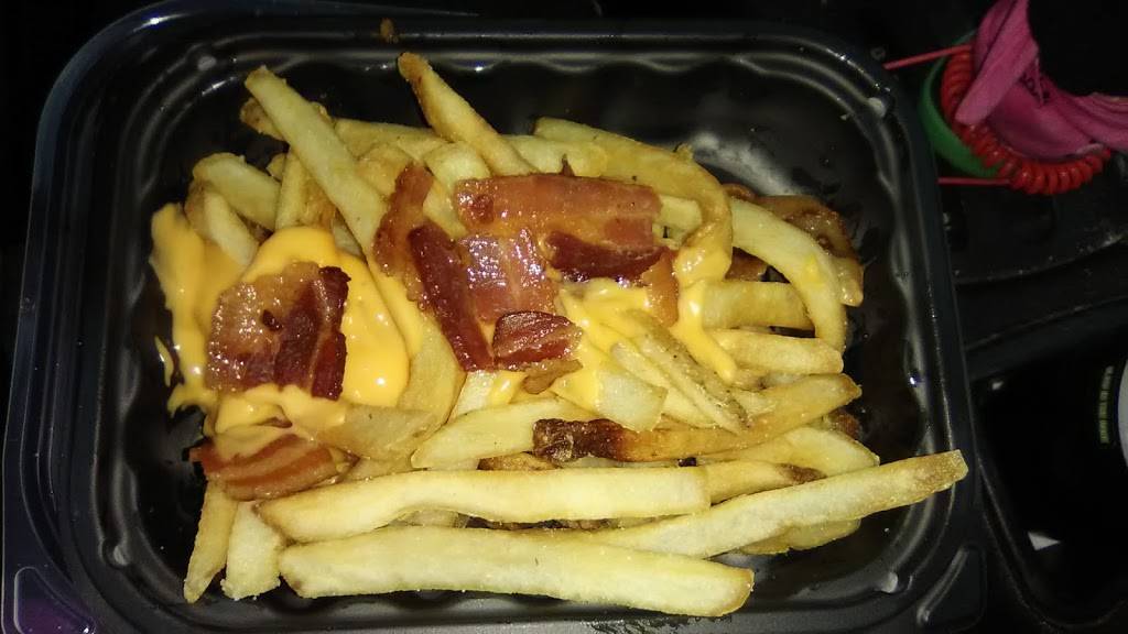 Wendys | restaurant | 1340 Main St, Sanford, ME 04073, USA | 2074905975 OR +1 207-490-5975