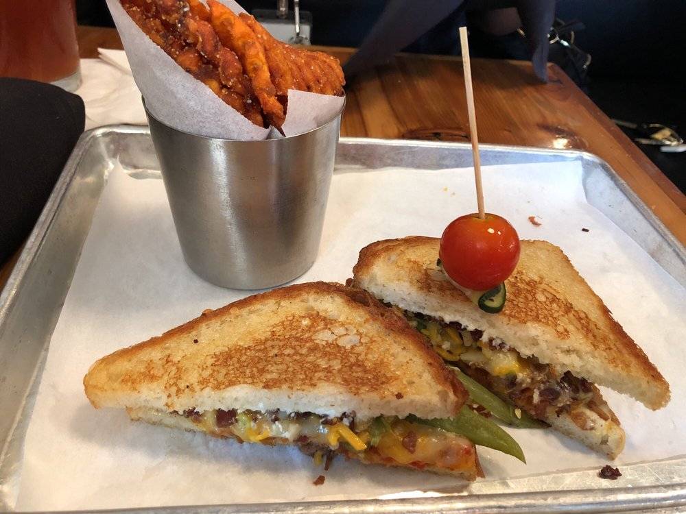 Dallas Grilled Cheese Co. (Bishop Arts) | restaurant | 310 W 7th St, Dallas, TX 75208, USA | 2149445515 OR +1 214-944-5515