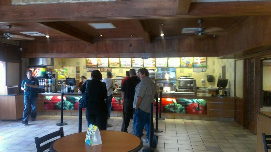Subway Restaurants | restaurant | 916 Six Flags Dr, Arlington, TX 76010, USA | 8173855272 OR +1 817-385-5272