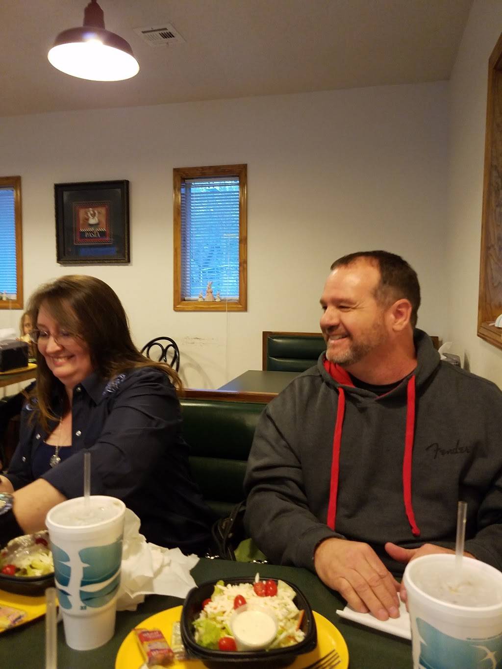 Uptown Pizza | restaurant | 721 W Main St, Barnsdall, OK 74002, USA | 9188473711 OR +1 918-847-3711