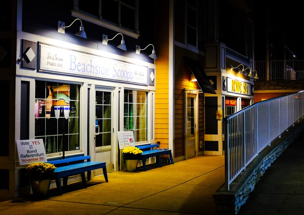 Beachside Scoops | restaurant | 225 N Whittaker St, New Buffalo, MI 49117, USA | 2692315186 OR +1 269-231-5186