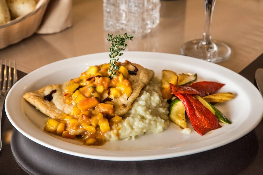 Ginos Trattoria Per Tutti | restaurant | 15215 Collier Blvd, Naples, FL 34119, USA | 2393549955 OR +1 239-354-9955