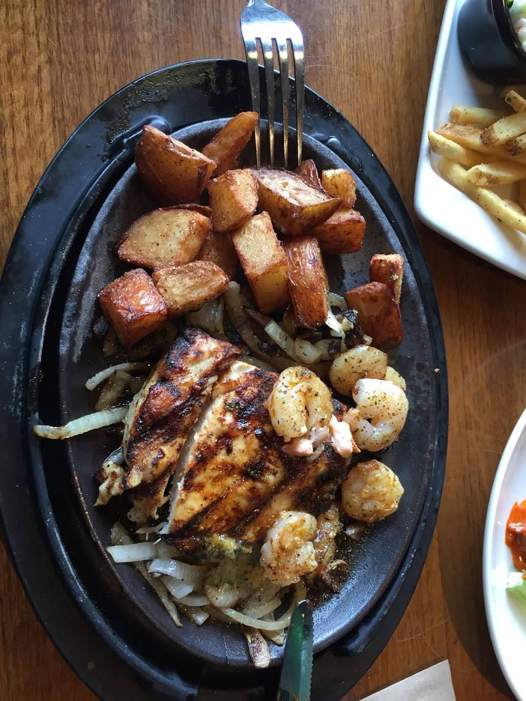 Applebees Grill + Bar | restaurant | 2535-37 Castor Ave, Philadelphia, PA 19134, USA | 2157441531 OR +1 215-744-1531