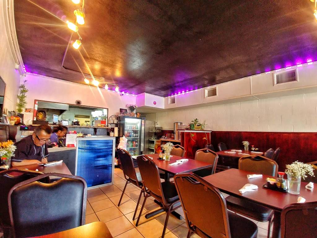 Thai Lucky | restaurant | 711 S Pine St, San Antonio, TX 78203, USA | 2107749650 OR +1 210-774-9650