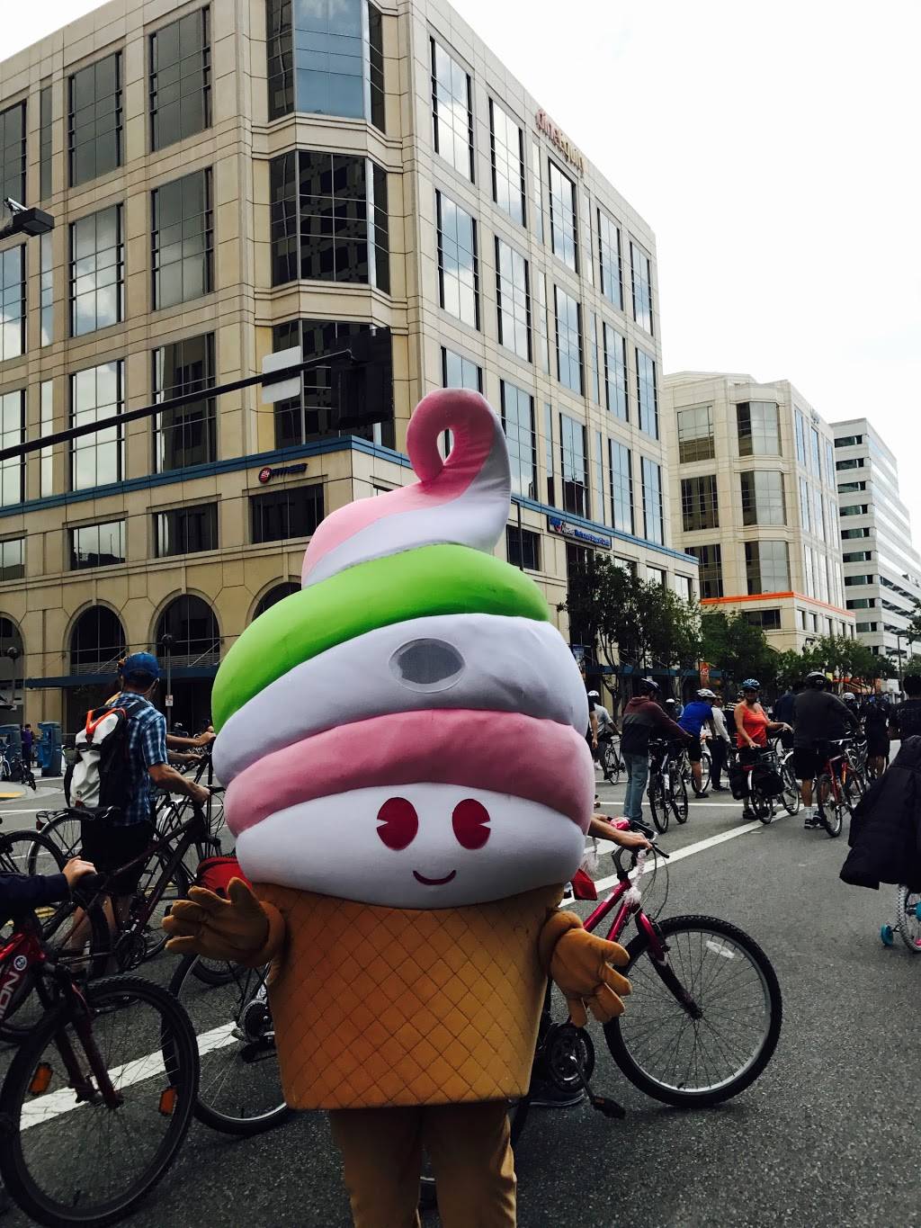 Menchies Frozen Yogurt | bakery | 251 N Brand Blvd, Glendale, CA 91203, USA | 8186491152 OR +1 818-649-1152