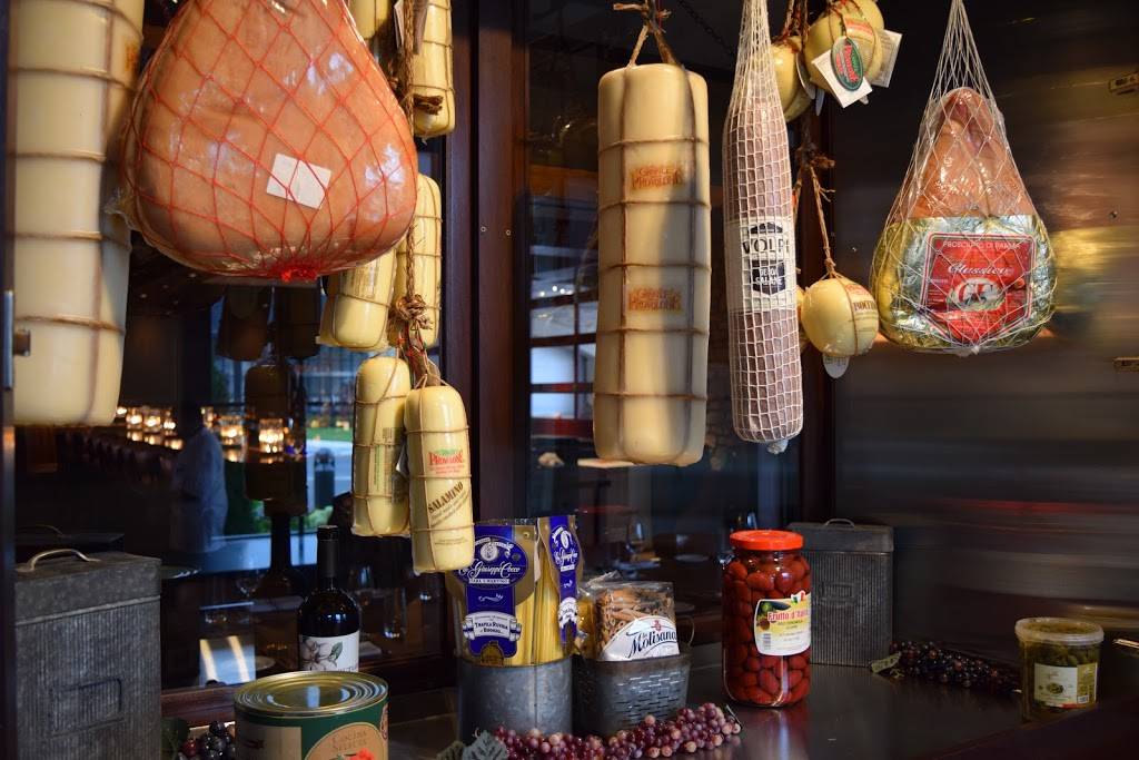 Carmines Rosemont | restaurant | 9850 Berwyn Ave, Rosemont, IL 60018, USA | 8475951111 OR +1 847-595-1111