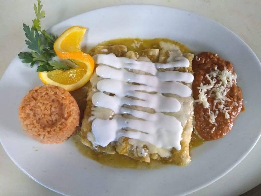 Juniors | restaurant | Carretera a la Bufadora Km 8, Punta Banda, 22793 Ensenada, B.C., Mexico | 016461542621 OR +52 646 154 2621