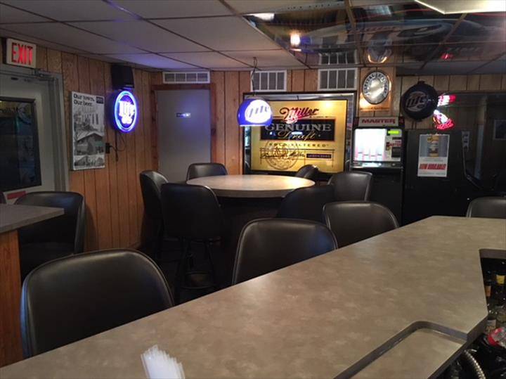 Stokes Pub | restaurant | 1633 E Racine St, Janesville, WI 53545, USA | 6087541998 OR +1 608-754-1998