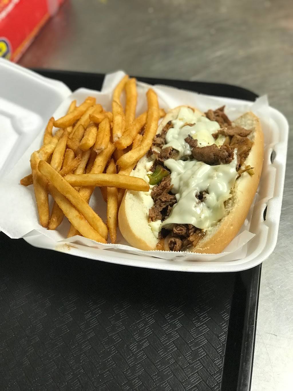 Mikes fish and chicken | restaurant | 3028 Colerain Ave, Cincinnati, OH 45225, USA | 5135412930 OR +1 513-541-2930