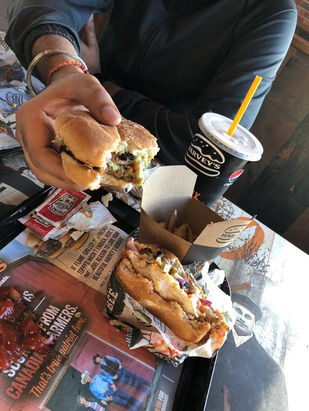 Harveys | restaurant | 1192 Highbury Ave N, London, ON N5Y 1A7, Canada | 5194538100 OR +1 519-453-8100