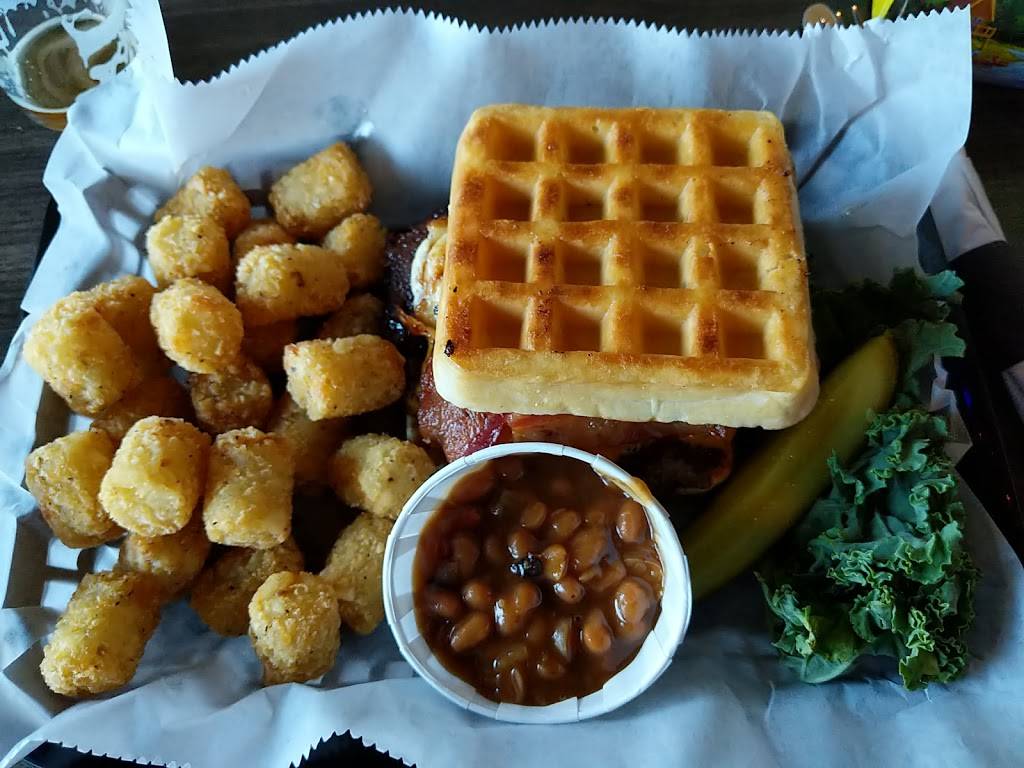 The Worlds End Craft Burger Bar | restaurant | 16420 13 Mile Rd, Roseville, MI 48066, USA | 5867753764 OR +1 586-775-3764