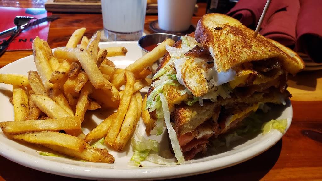 Twin Peaks | restaurant | 103 SW Loop 410, San Antonio, TX 78245, USA | 2105200412 OR +1 210-520-0412