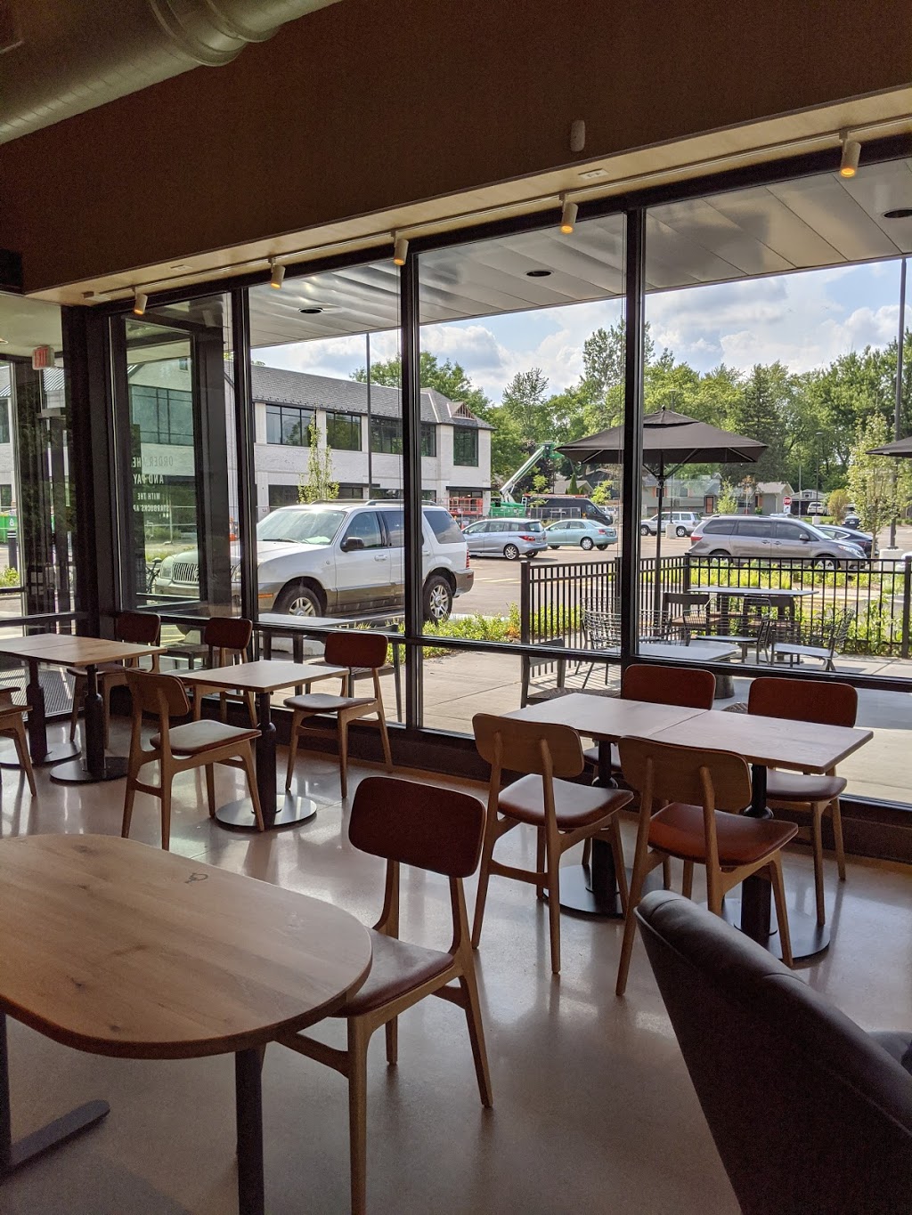 Starbucks | cafe | 1043 S Washington St, Naperville, IL 60540, USA | 3314525828 OR +1 331-452-5828