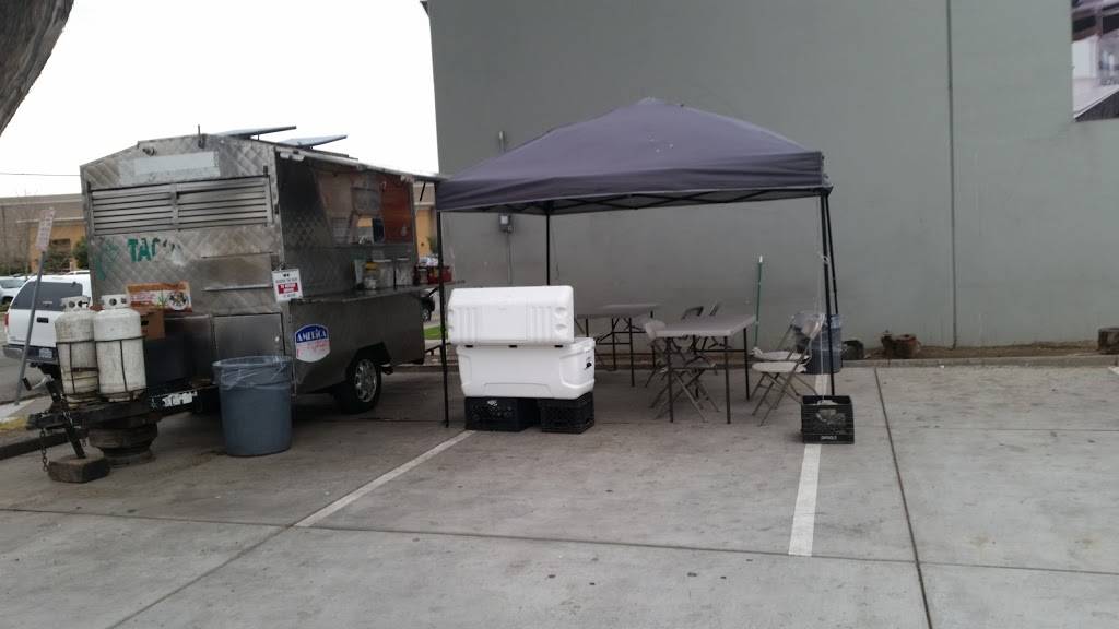 Tacos La Chaparrita | restaurant | 2424 Whipple Rd, Hayward, CA 94544, USA | 5106955686 OR +1 510-695-5686