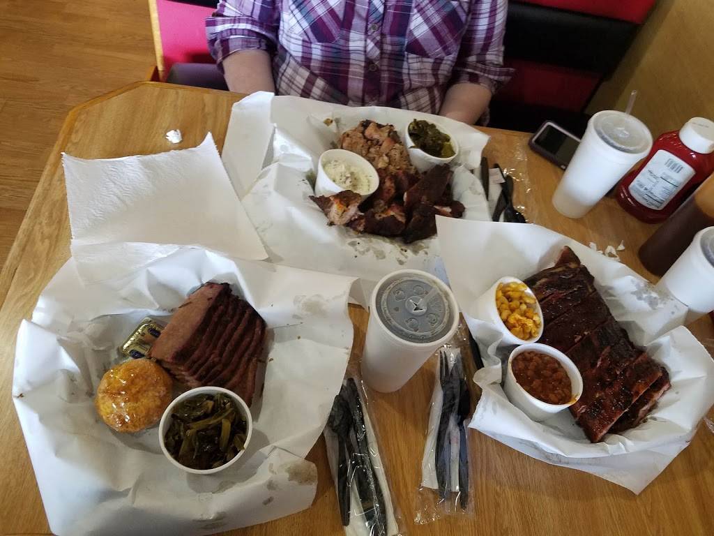 Bo Doogies BBQ | restaurant | 531 N Grandstaff Dr, Auburn, IN 46706, USA | 2603333071 OR +1 260-333-3071