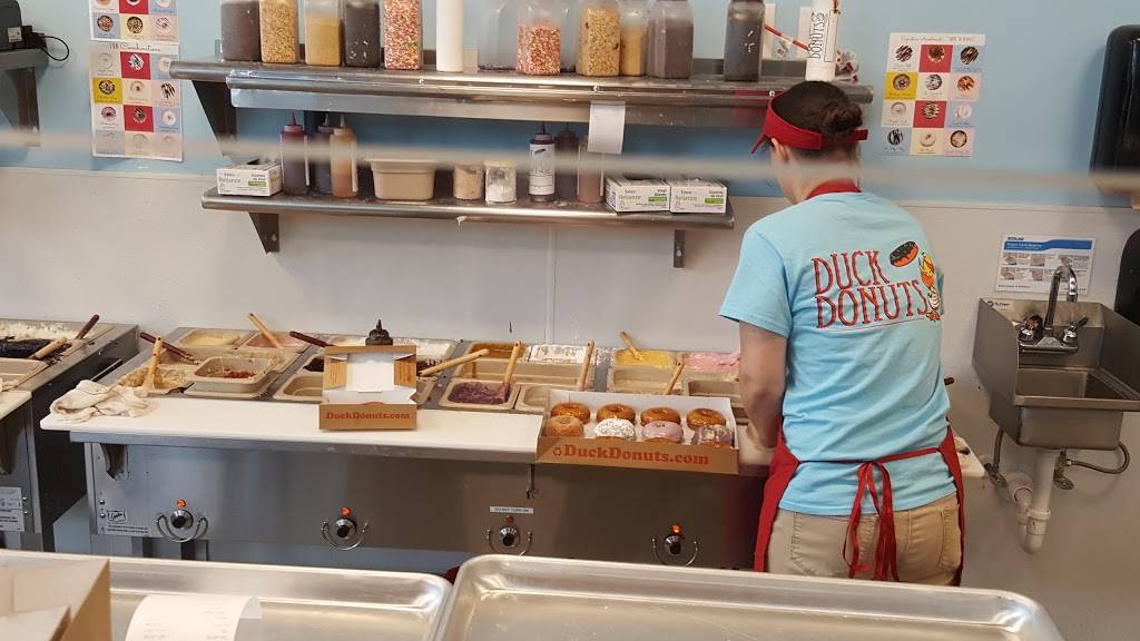 Duck Donuts - Cross Hill Market | bakery | Cross Hill Market, 702 Cross Hill Rd 100 B, Columbia, SC 29205, USA | 8038887424 OR +1 803-888-7424