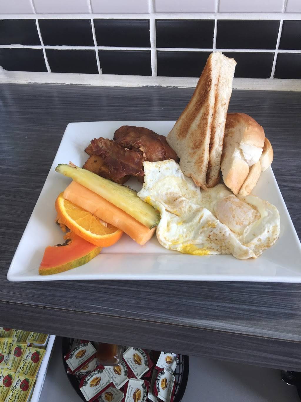 Le Salvatore | restaurant | 1376 Avenue Bourgogne, Chambly, QC J3L 1L3, Canada | 4504034473 OR +1 450-403-4473